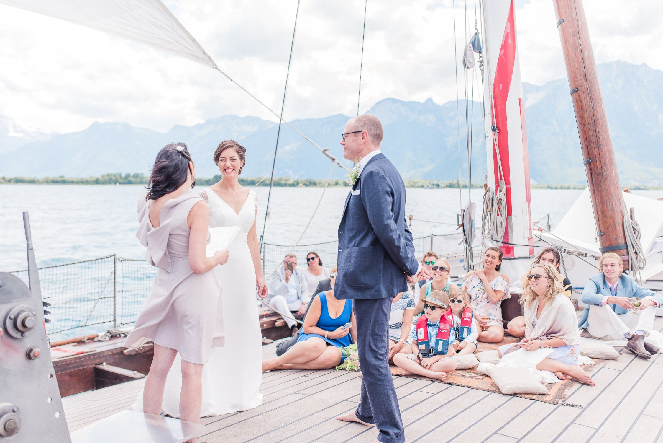 Mariage sur le Léman, sur un bateau