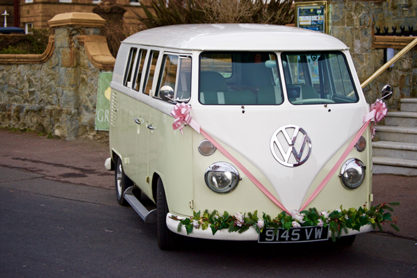 bus VW entrance secular ceremony