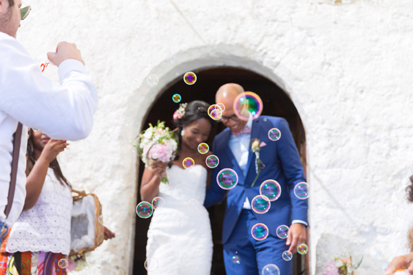 participation-guests-wedding-day-bubbles-love