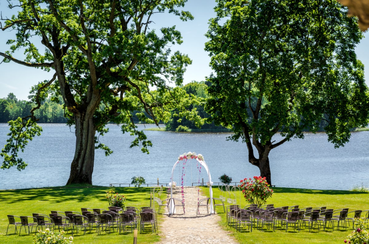 wedding ceremony lake geneva