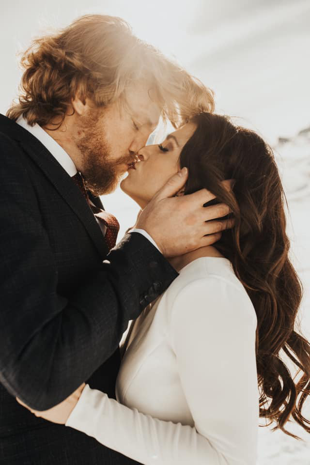 Couple kissing after their elopement ceremony in Zermatt