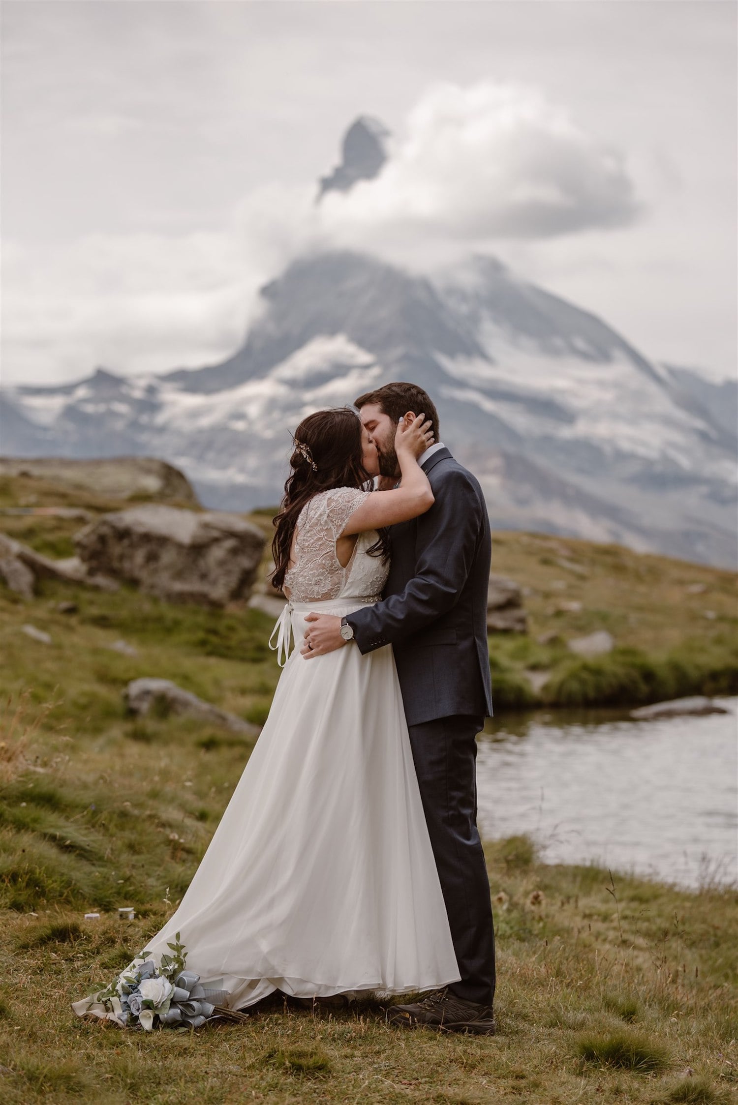 Newlyweds kissing in front of the Matterhorn