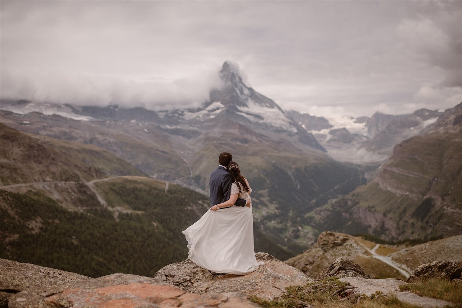 Lovers looking at the Matterhorn