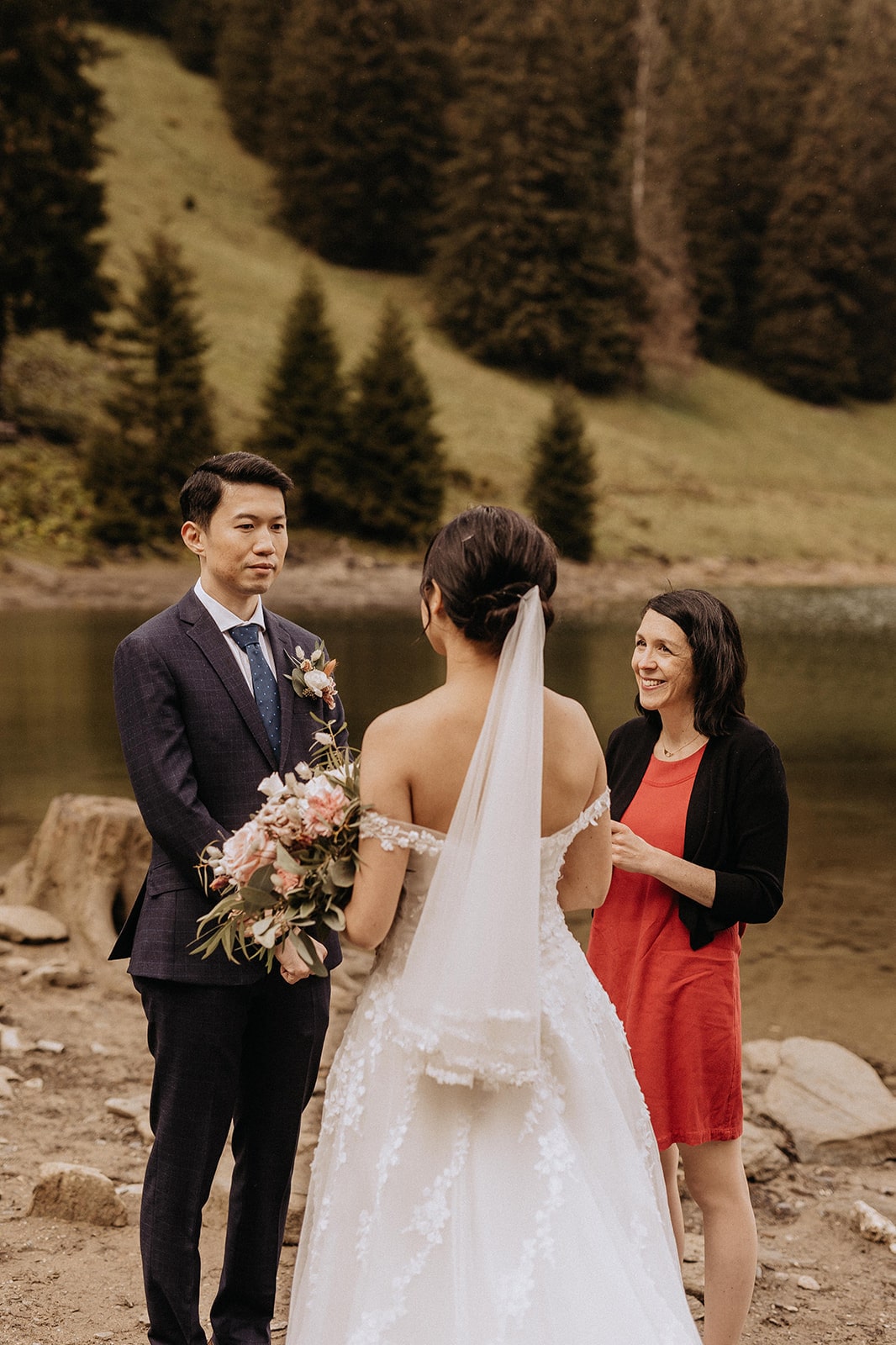 Moving autumn elopement in Gstaad